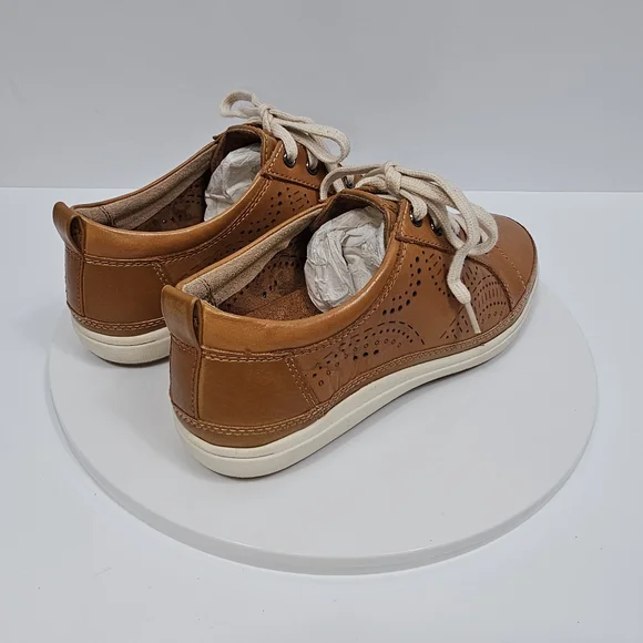 NWT Cobb Hill Bailee Brown Leather Sneaker 6 Lace Up Perforated CI7740 - Picture 5 of 12